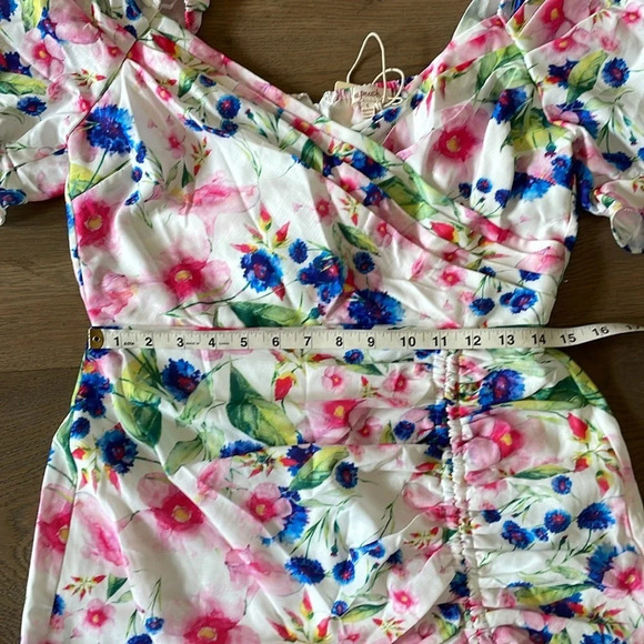 Beautiful Floral Puff Sleeves Dress Size Large NWT - Picture 4 of 8